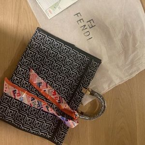 F Design Purse (Fendi Look A Like NOT Fendi)